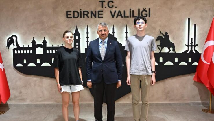 LGS’de tam puan alan öğrencilere Vali Sezer’den tebrik