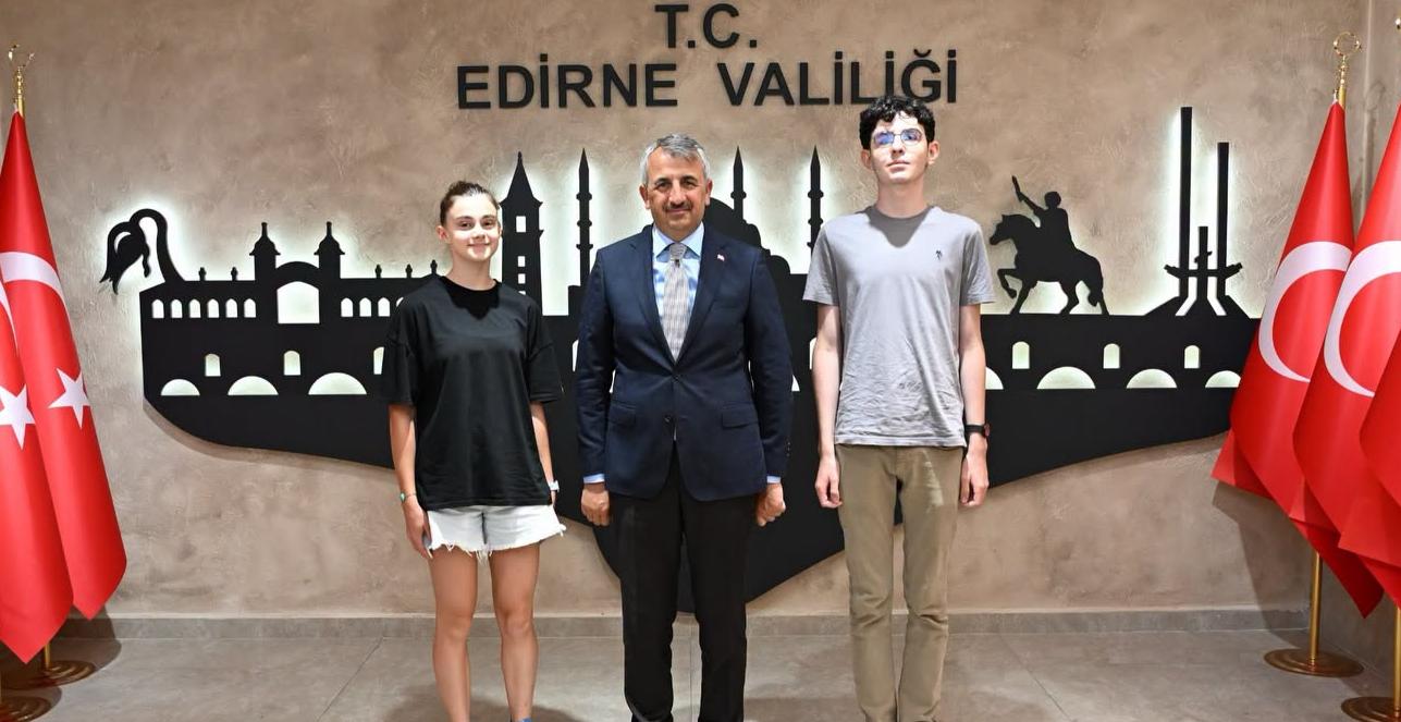 LGS’de tam puan alan öğrencilere Vali Sezer’den tebrik