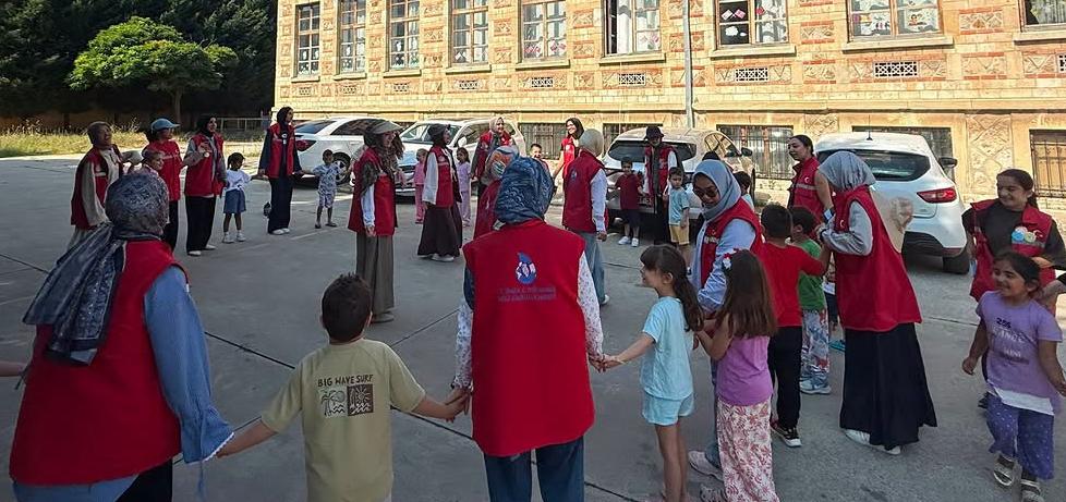 Genç gönüllülerden huzurevi sakinlerine anlamlı ziyaret