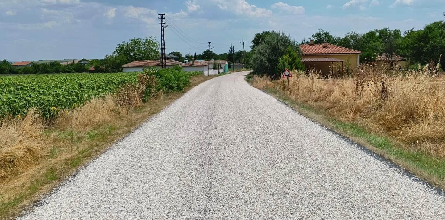 Köy yollarını yenilemeye devam