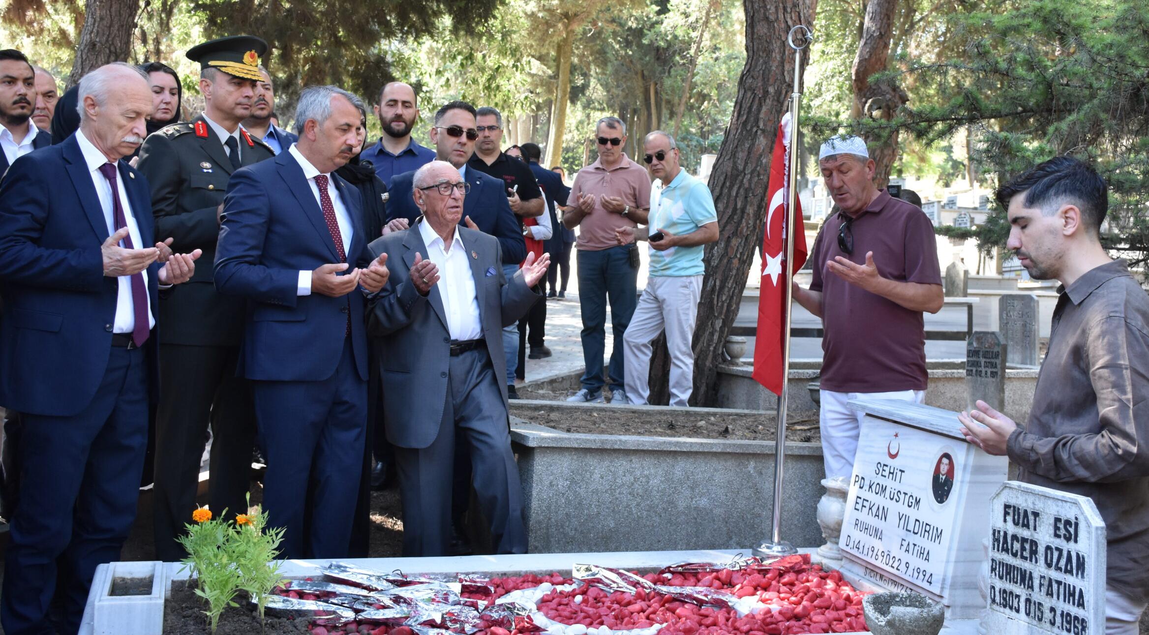 Şehit kabirleri ziyaret edildi