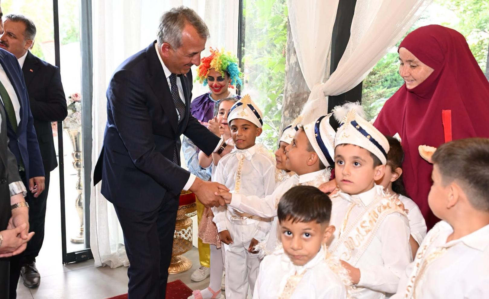 Vakıflardan sünnet şöleni