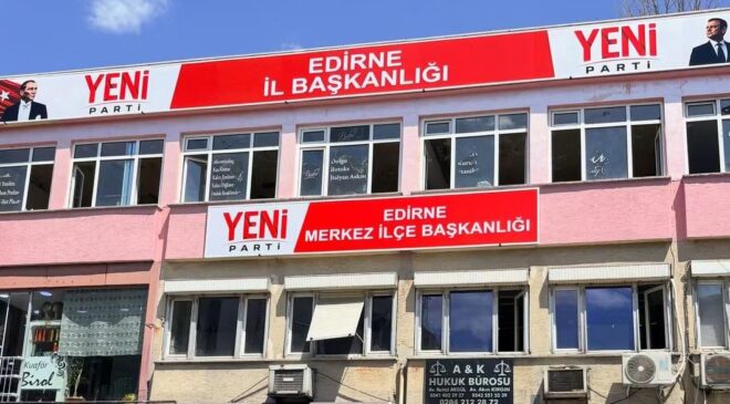 Yeni Parti tabelasını astı