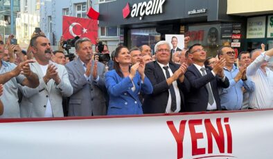 YENİ Parti’den gövde gösterisi