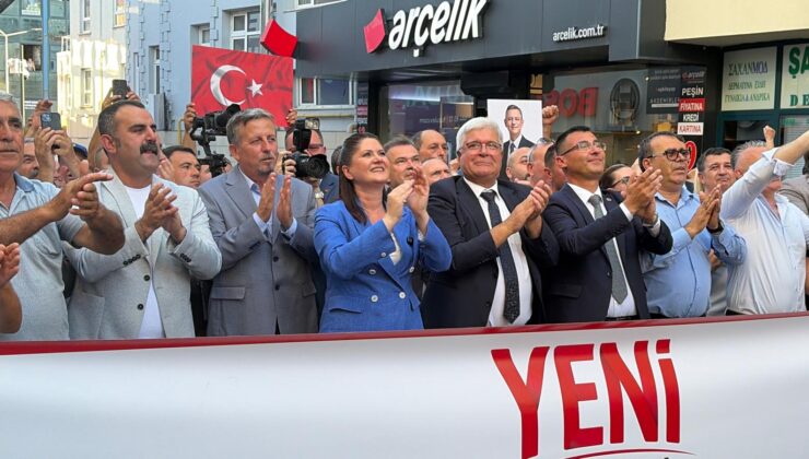YENİ Parti’den gövde gösterisi