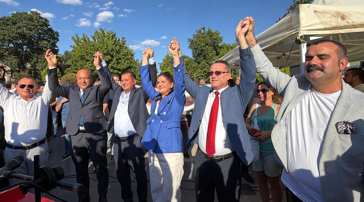 YENİ Parti’den gövde gösterisi