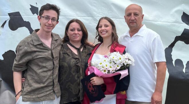 Zeynep Selen Eryonar beyaz önlüğünü giydi