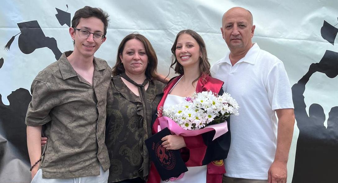 Zeynep Selen Eryonar beyaz önlüğünü giydi