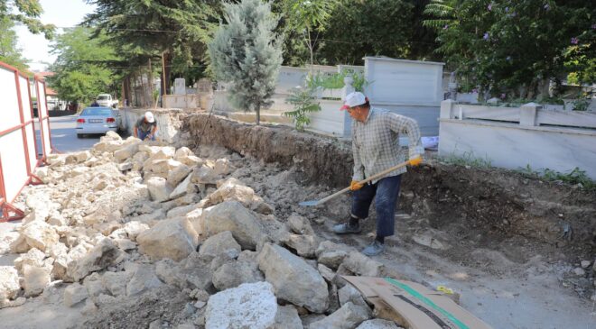 Buçuktepe Mezarlığı duvarına onarım