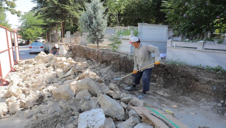 Buçuktepe Mezarlığı duvarına onarım