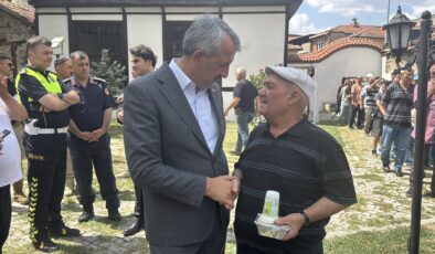 Vali Sezer’den etli pilav ikramı