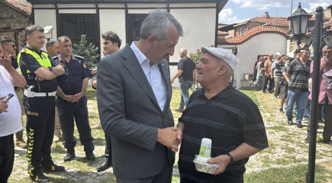 Vali Sezer’den etli pilav ikramı