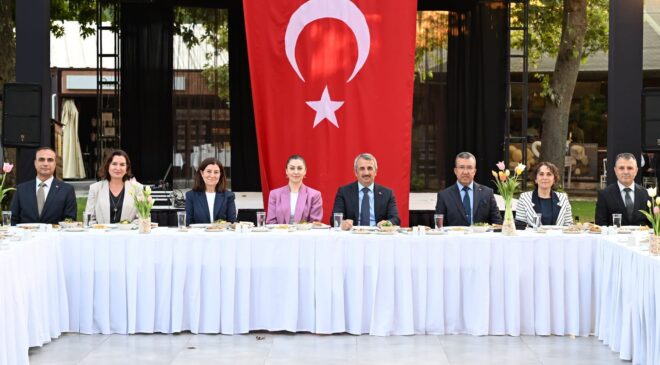 Komutanlara veda yemeği