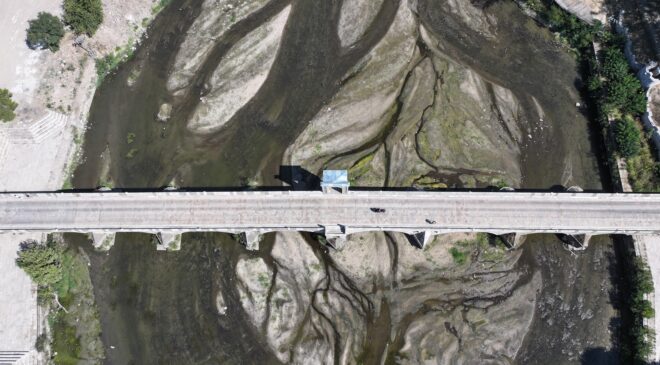 Tunca Nehri’nde kum adacıkları oluştu