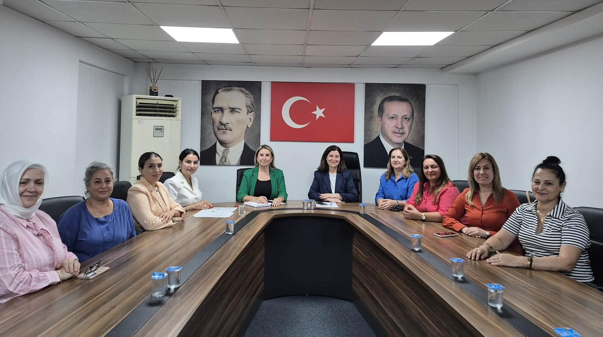 Aksal partililerle bir araya geldi