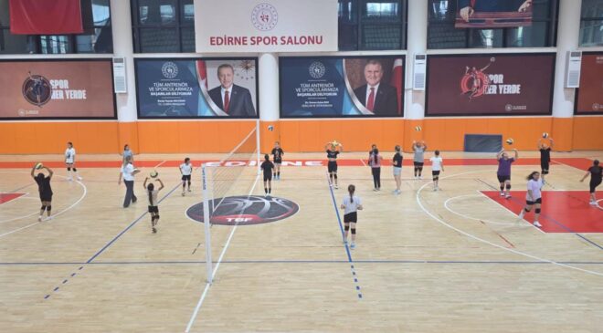 Dezavantajlı öğrencilere voleybol etkinliği