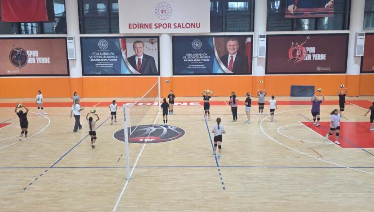 Dezavantajlı öğrencilere voleybol etkinliği