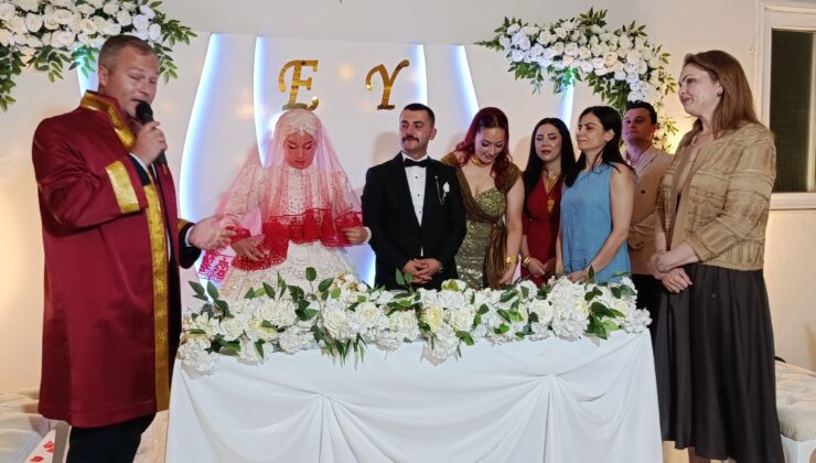 Enise ve Yunus Emre dünya evine girdi
