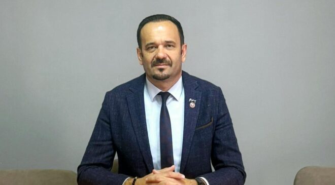 ‘Öğretmene genelgeyle önlük zorunluluğu getirilemez’