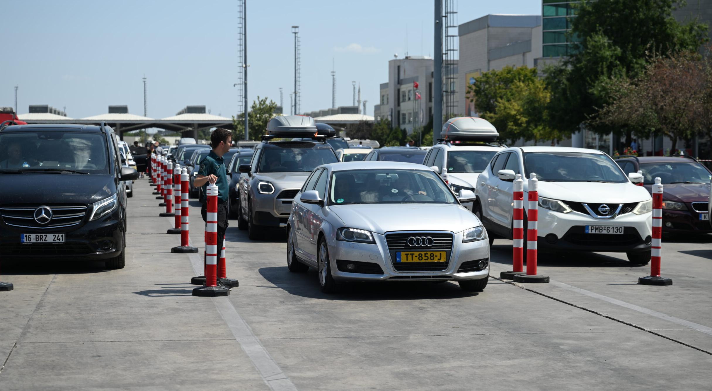 ‘Umutla gelip üzüntüyle gidiyoruz’