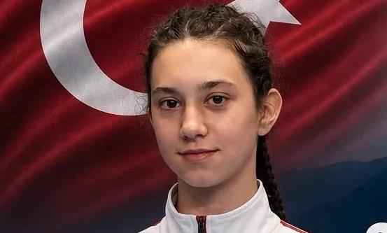Eslin Göktepeli, gururlandırdı