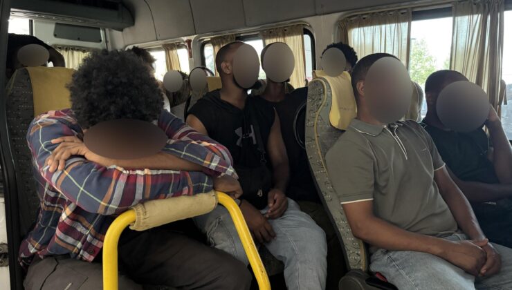 Etiyopyalı göçmenler minibüste yakalandı