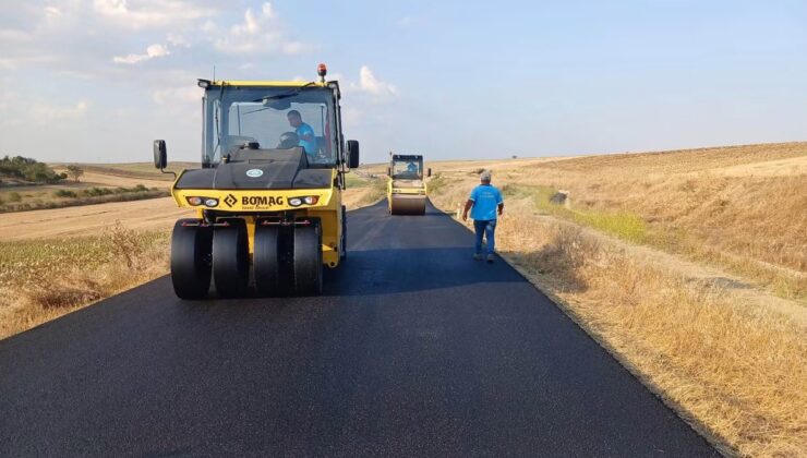 Köy yollarında asfaltlama çalışmaları sürüyor