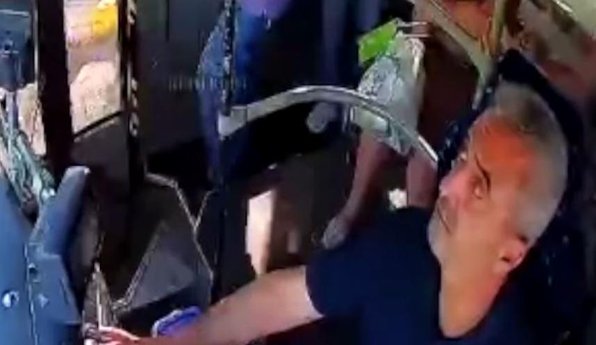 Fenalaşan yolcuyu hastaneye yetiştirdi