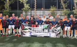 Galibiyeti Filistinli çocuklara armağan ettiler