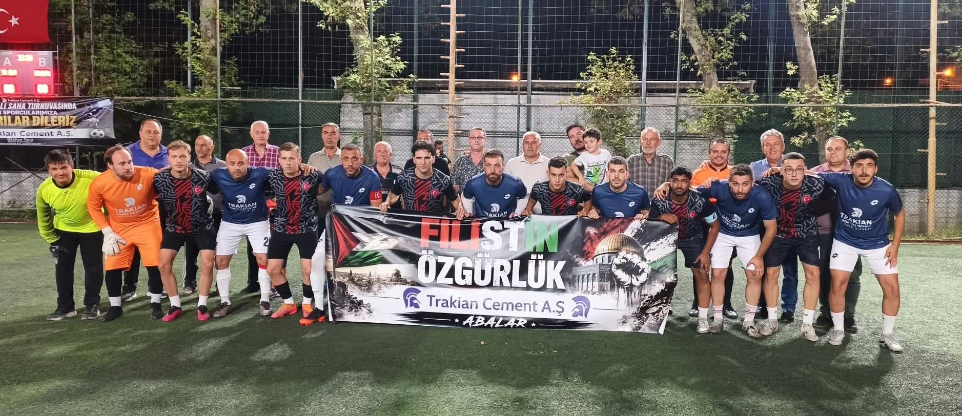 Galibiyeti Filistinli çocuklara armağan ettiler