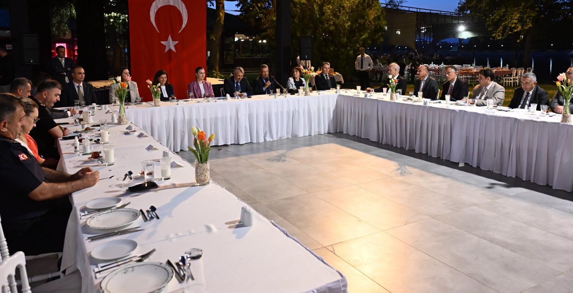 Komutanlara veda yemeği