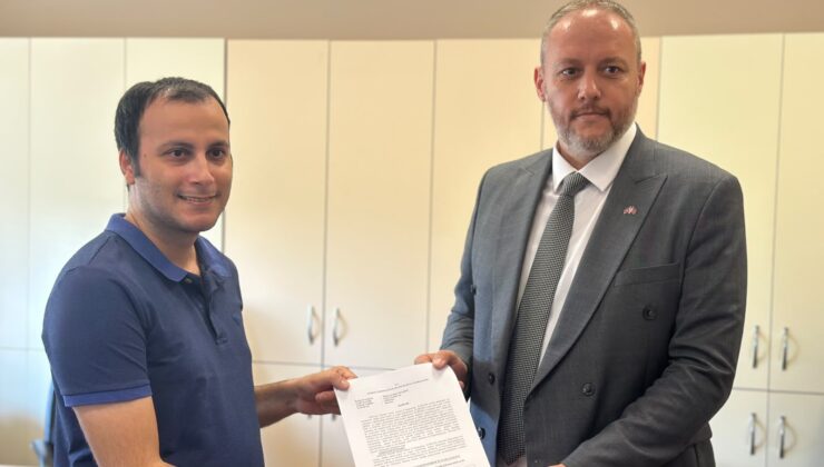 Ahmet Biçer mazbatasını aldı