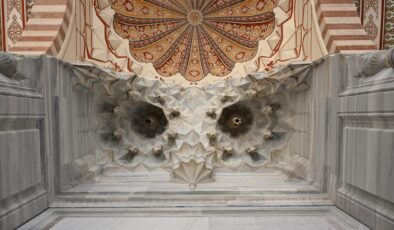 Gizemli motif kapıda gizli
