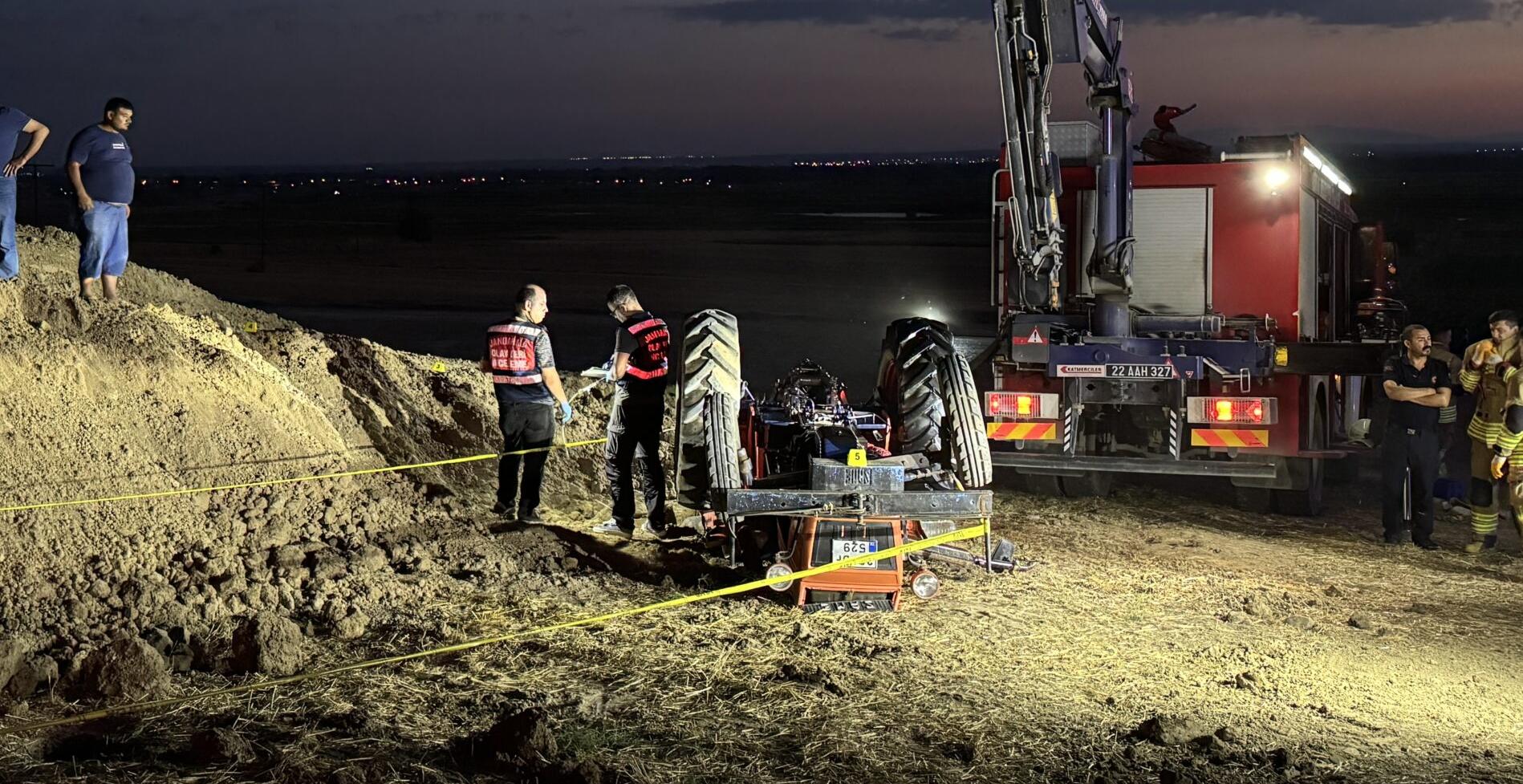 Traktörün altında kalan çift öldü