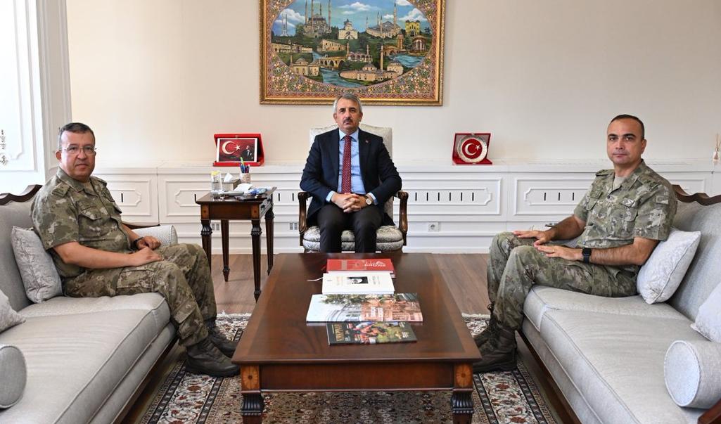 Tümgeneral Kolcu ve Tuğgeneral Sarp’tan ziyaret