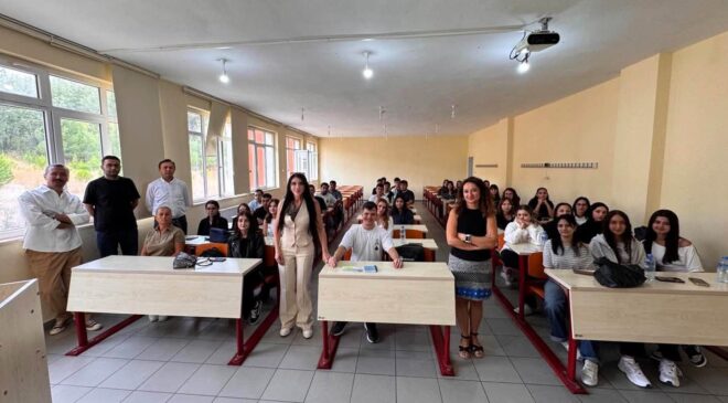 Yeni öğrencilere oryantasyon eğitimi