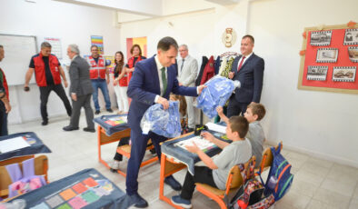 Vakıflardan okul kütüphanelerine kitap