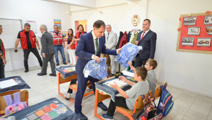 Vakıflardan okul kütüphanelerine kitap