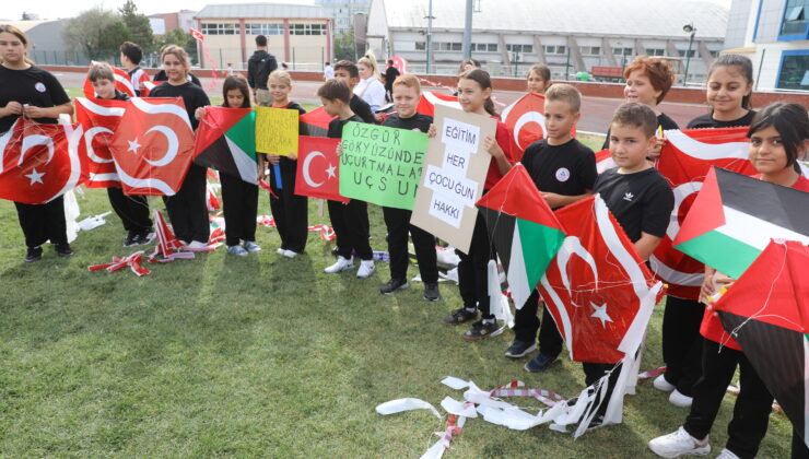 Çocuklar Gazze için uçurtma uçurdu