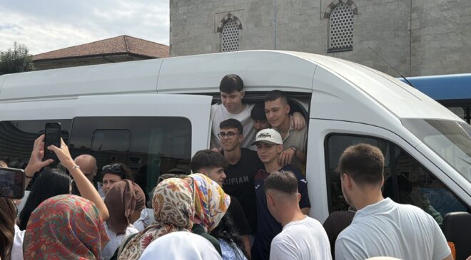 Başarılı öğrencilere umre hediyesi