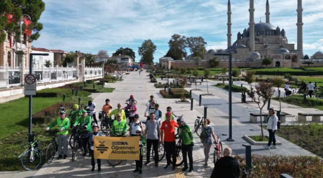 Öğretmenler pedal çevirdi