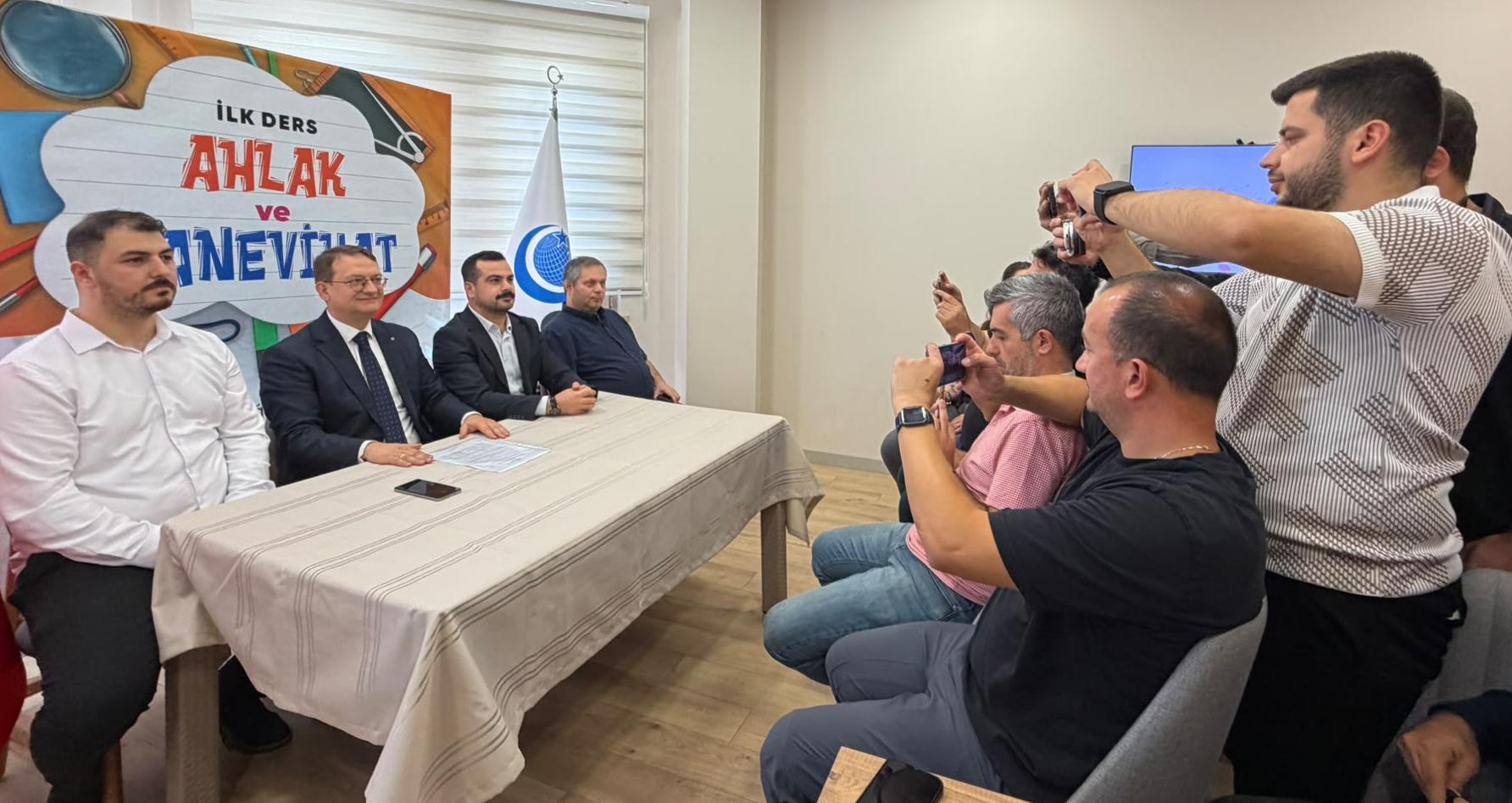 “İlk ders ahlak ve maneviyat olmalıdır”