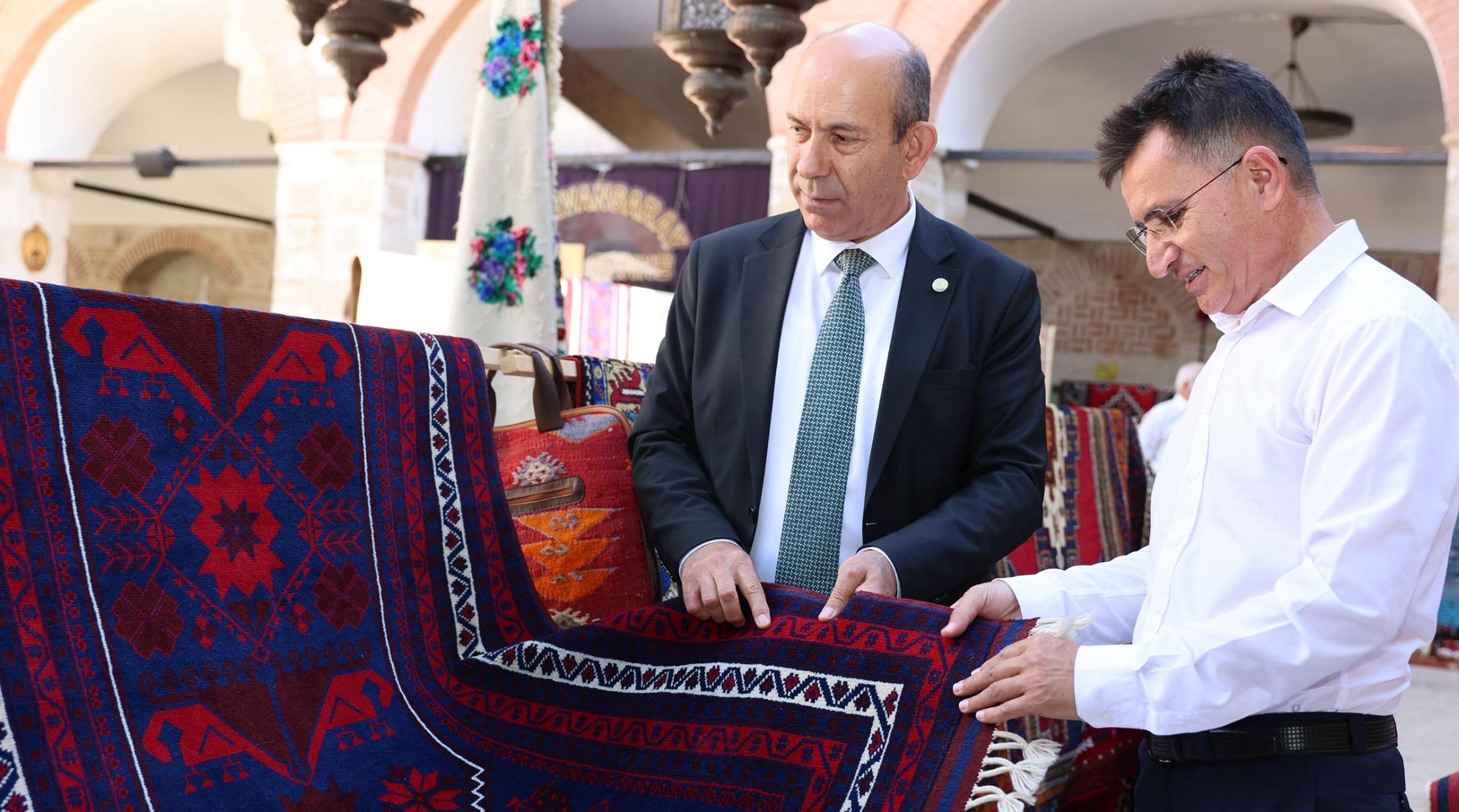 Edirne Kırmızısı Yağcıbedir halısı ile buluştu