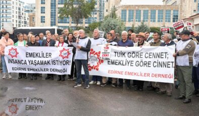 Emeklilerden TÜİK önünde eylem