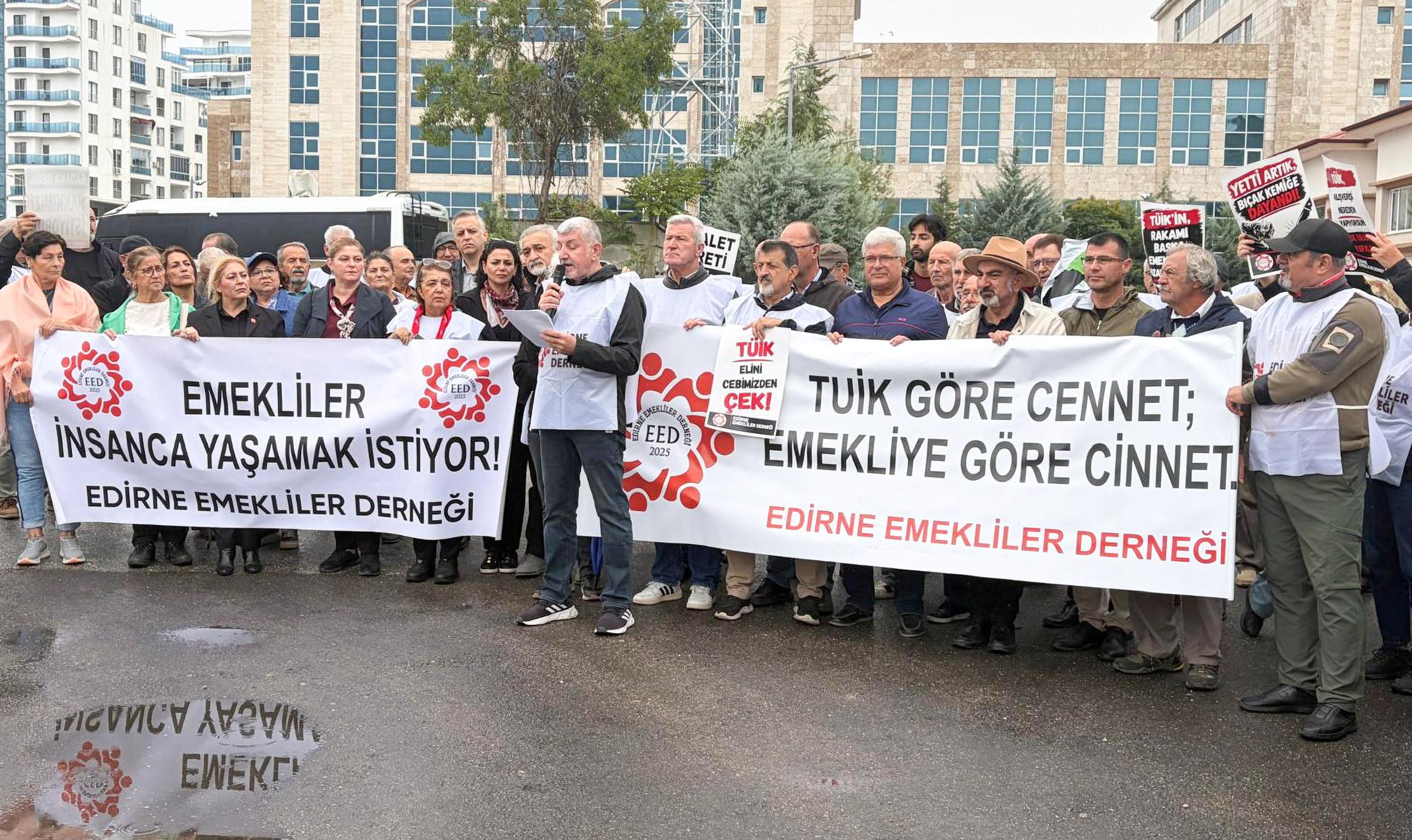 Emeklilerden TÜİK önünde eylem