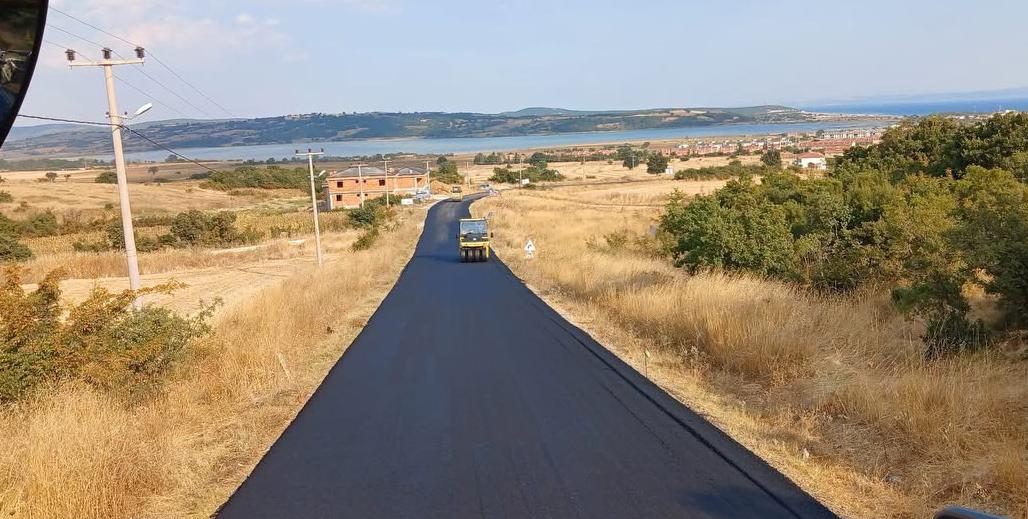 Erikli sahil yoluna sıcak asfalt