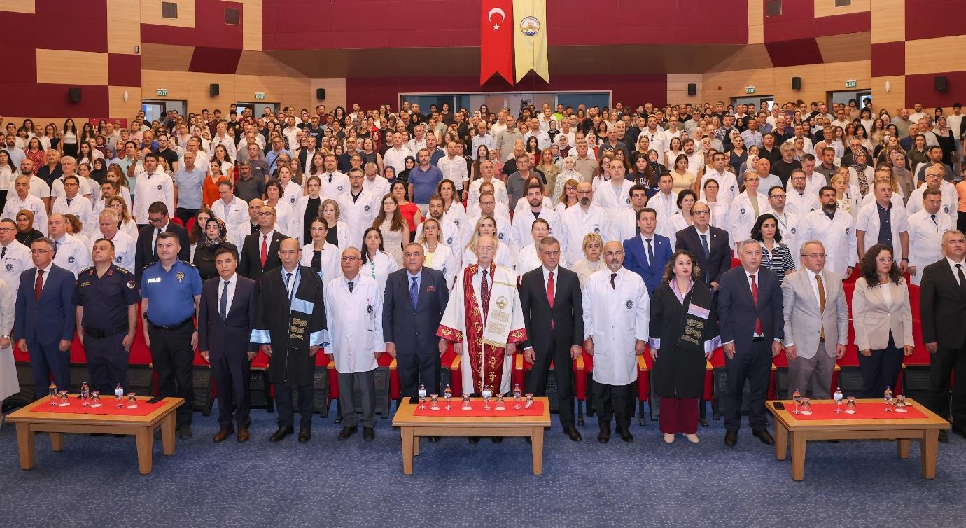 Geleceğin hekimleri önlüklerini giydi