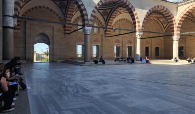 İlk ders Selimiye’nin gölgesinde