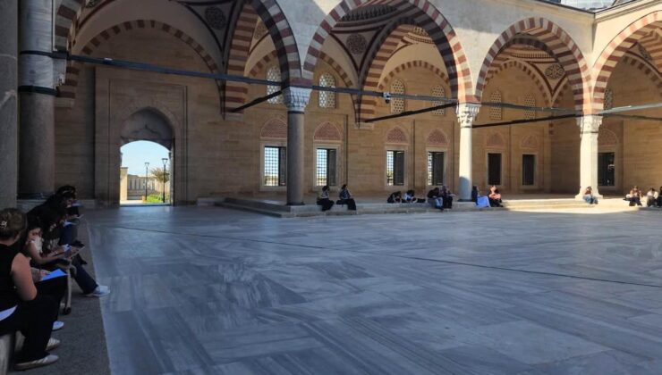 İlk ders Selimiye’nin gölgesinde