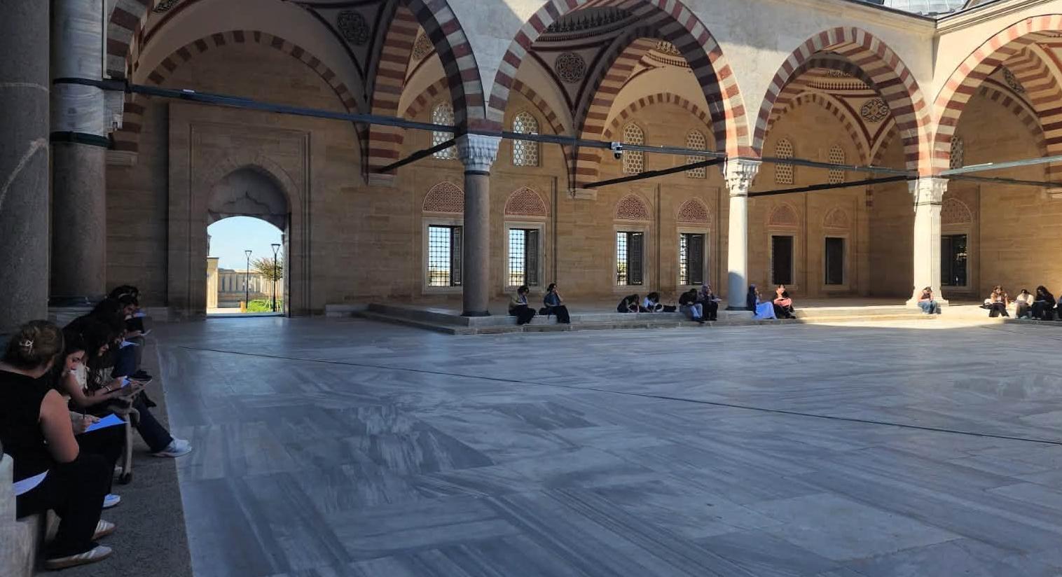 İlk ders Selimiye’nin gölgesinde
